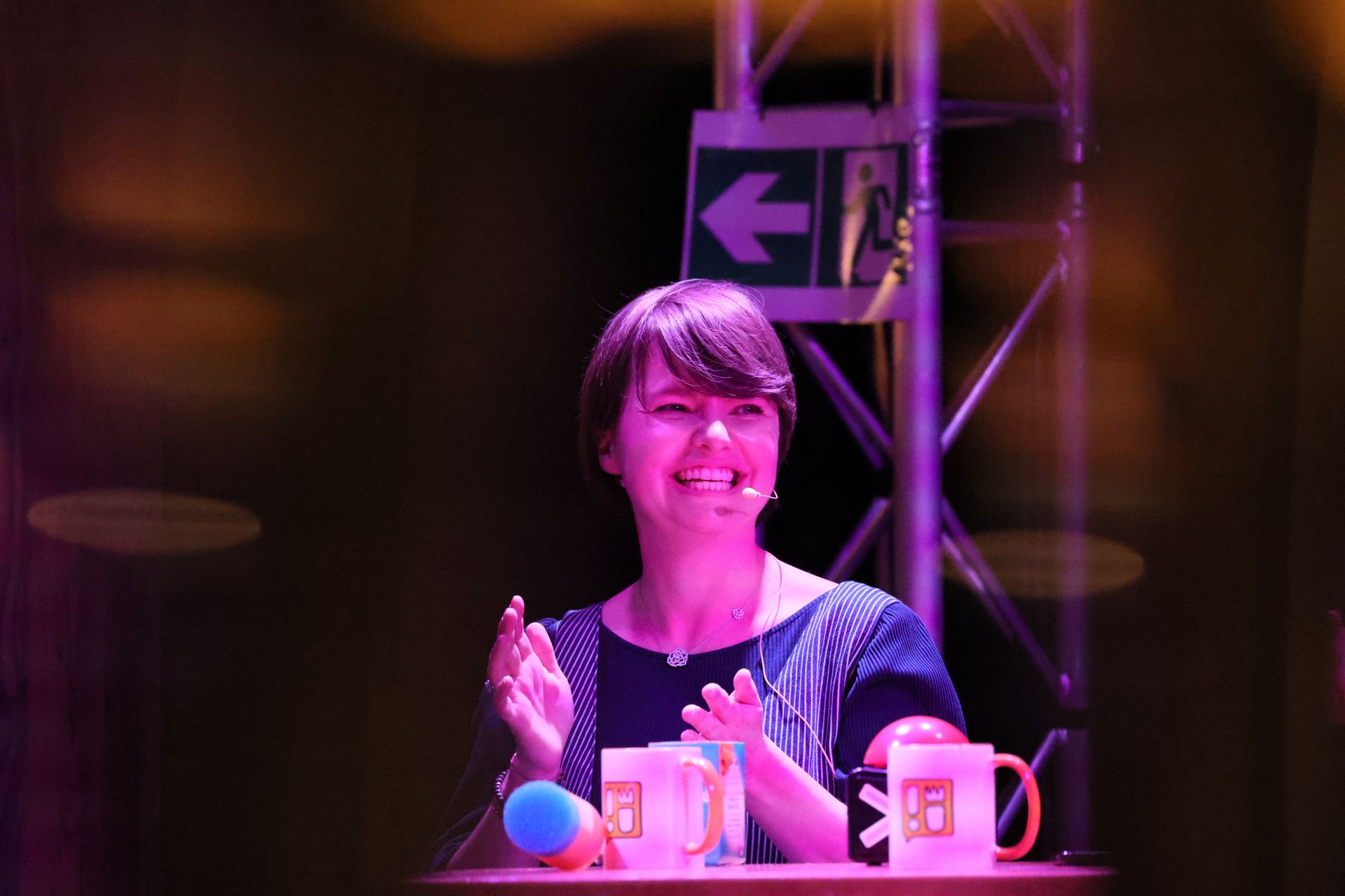 Participants au quiz interactif avec smartphones